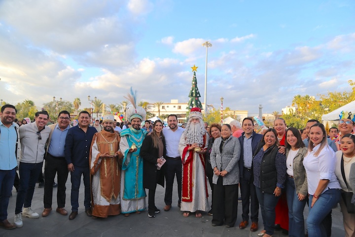 XV Ayuntamiento de Los Cabos llena de alegría a familias en SJC con la magia de los Reyes Magos