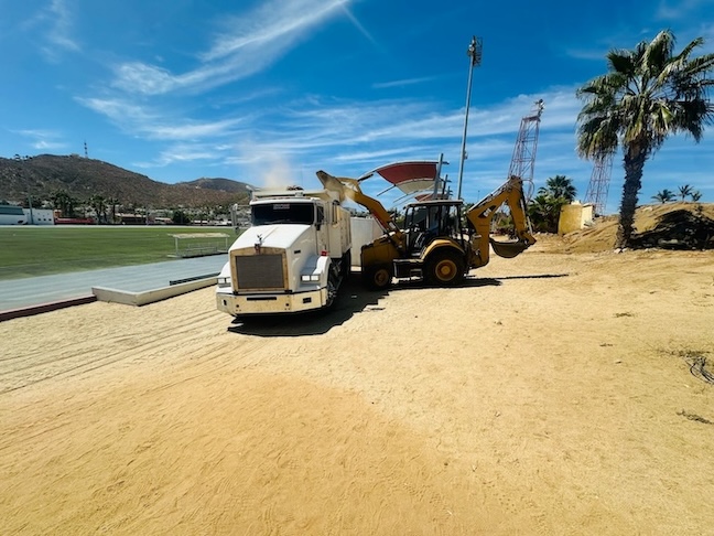 Inicia rehabilitación de muro de contención de estadio de béisbol en Cabo San Lucas