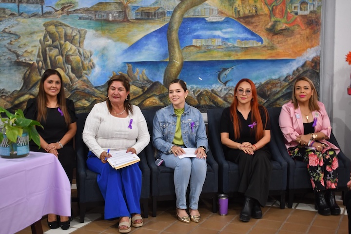 Celebran jornada de lectura en Cabo San Lucas con motivo del Día Internacional de la Mujer
