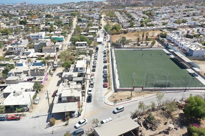 Entrega alcalde Christian Agúndez obras de pavimentación integral en colonia Lomas de Rosarito