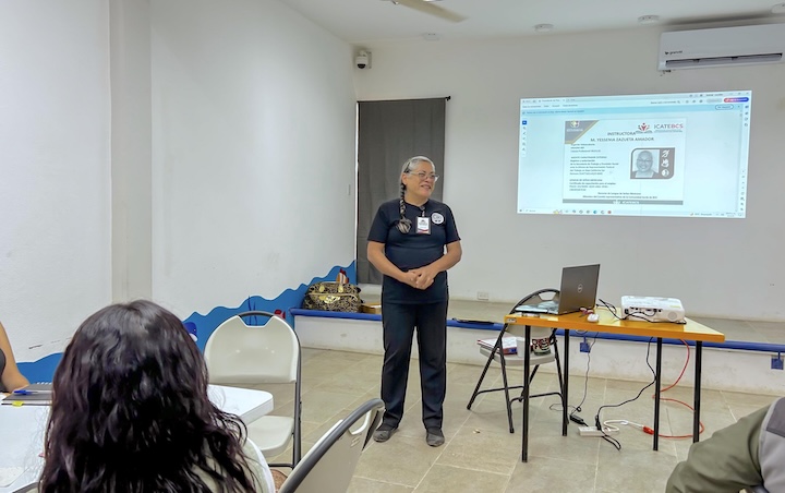 Capacitan a personal de Cabo San Lucas en Lengua de Señas Mexicana