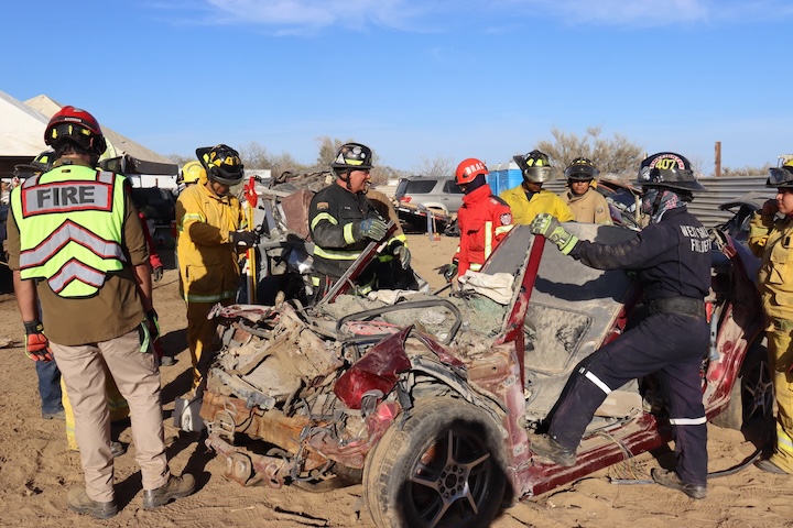 Fortalecen habilidades de rescate vehicular en Cabo San Lucas