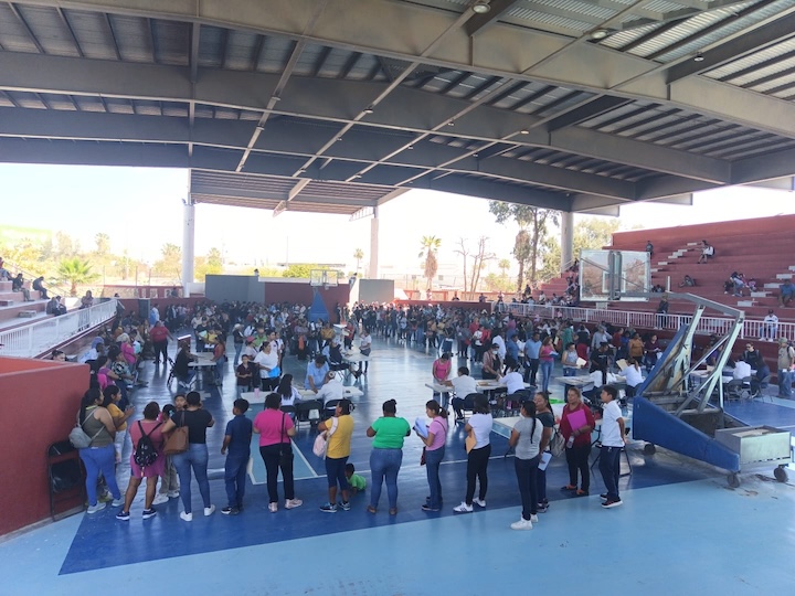 Con entrega de becas, conmemoran Día del Estudiante en Cabo San Lucas
