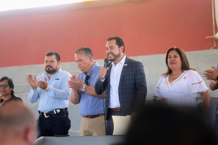 Realiza Ayuntamiento de Los Cabos entrega de bono anual a personal docente