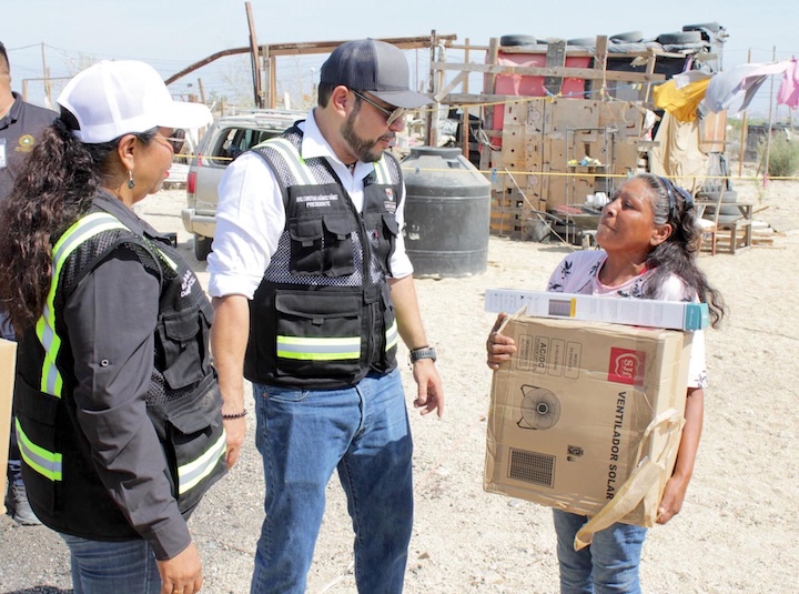 Acciones emergentes en Los Cabos, Alcalde Christian Agúndez entrega de tinacos para fortalecer el suministro de agua en zonas prioritarias