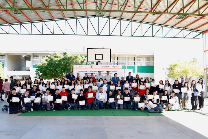 Regresan a clases cerca de 10 mil estudiantes del CECyTEBCS