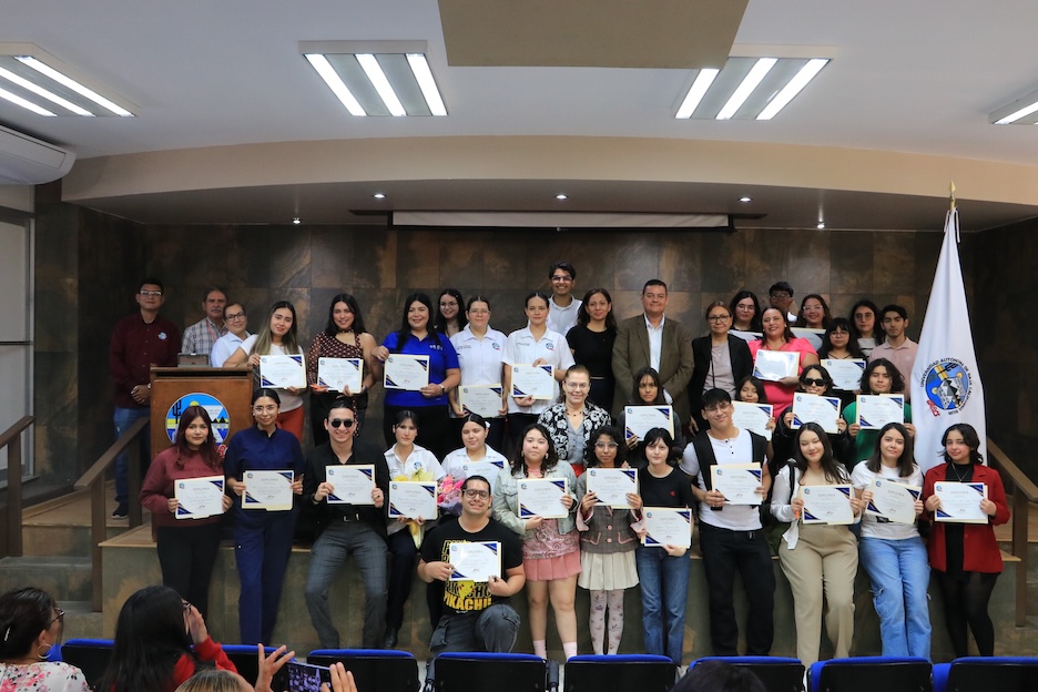 UABCS reconoce a estudiantes con los mejores promedios del Departamento Académico de Humanidades