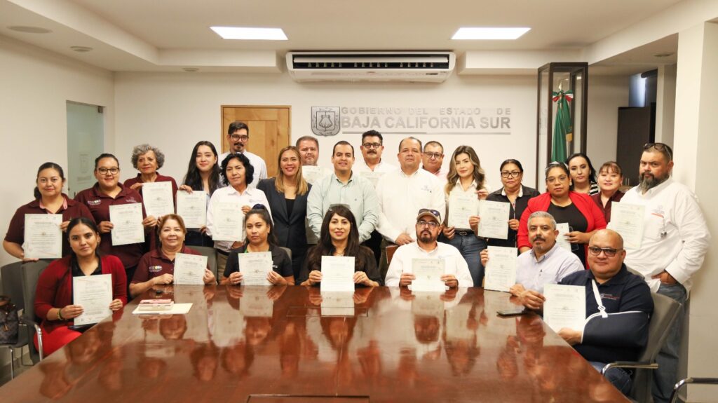 Capacitan a servidores públicos en prácticas de comunicación incluyente