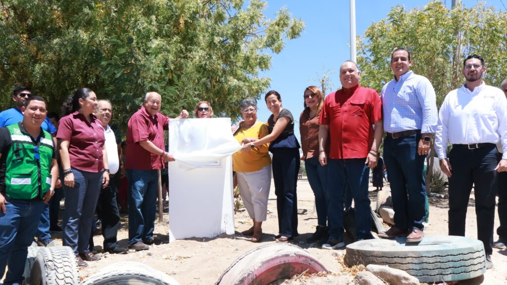 Más de mil familias del sur de La Paz se benefician con obras de alcantarillado: Víctor Castro