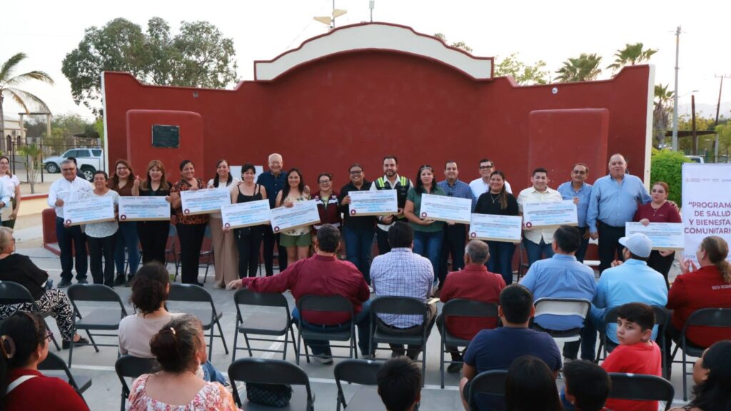 Encabeza Gobernador encuentro ciudadano y entrega apoyos en El Campamento