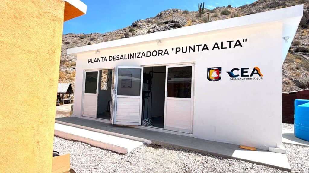 Beneficia Víctor Castro a familias de Punta Alta con nueva planta desalinizadora