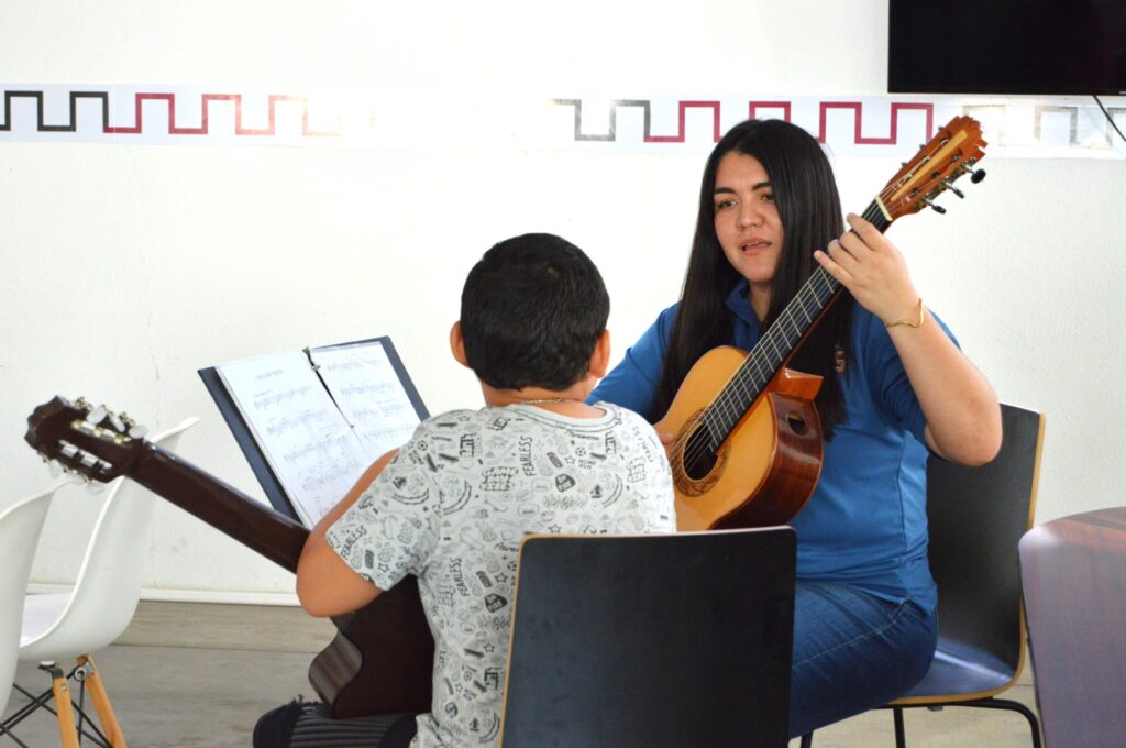 Convoca ISJuventud a integrar la primera Orquesta de Guitarras de BCS
