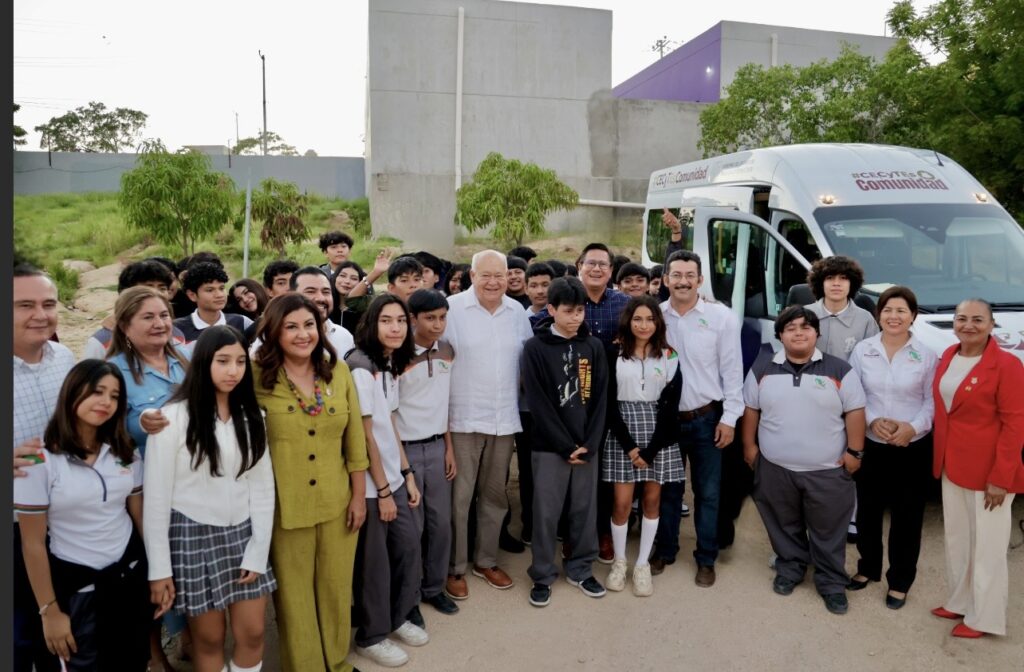 Gobierno del Estado entrega unidad de transporte al CECyT 05 Cabo San Lucas