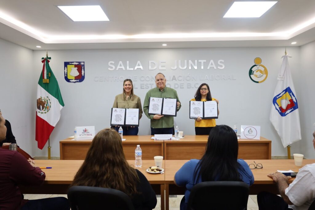 Firma ICATEBCS convenio para capacitar al personal del Centro de Conciliación Laboral